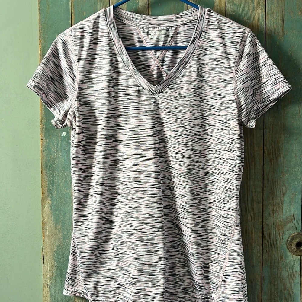 Energy Zone women’s medium epic tee semi fitted short sleeve shirt